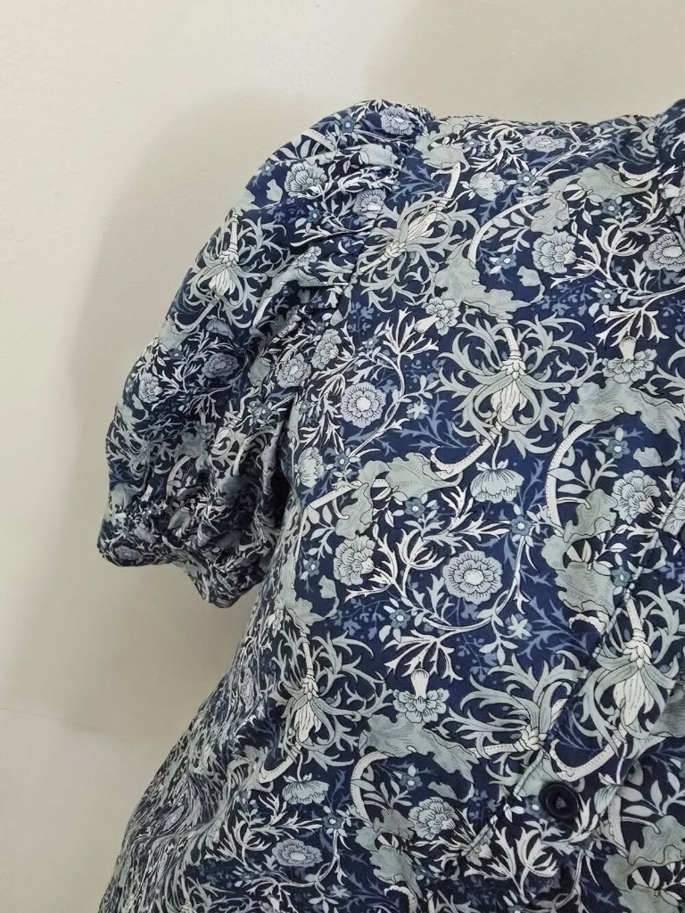 Hyacinth House Floral Cotton Puff Sleeves Button Front Blouse XS Blue Ruffle - Picture 4 of 9